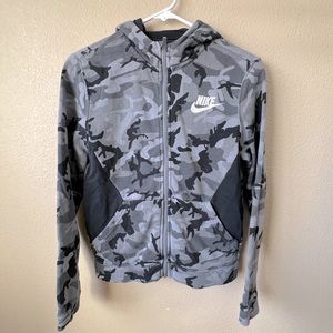 Nike zip up hoodie size L